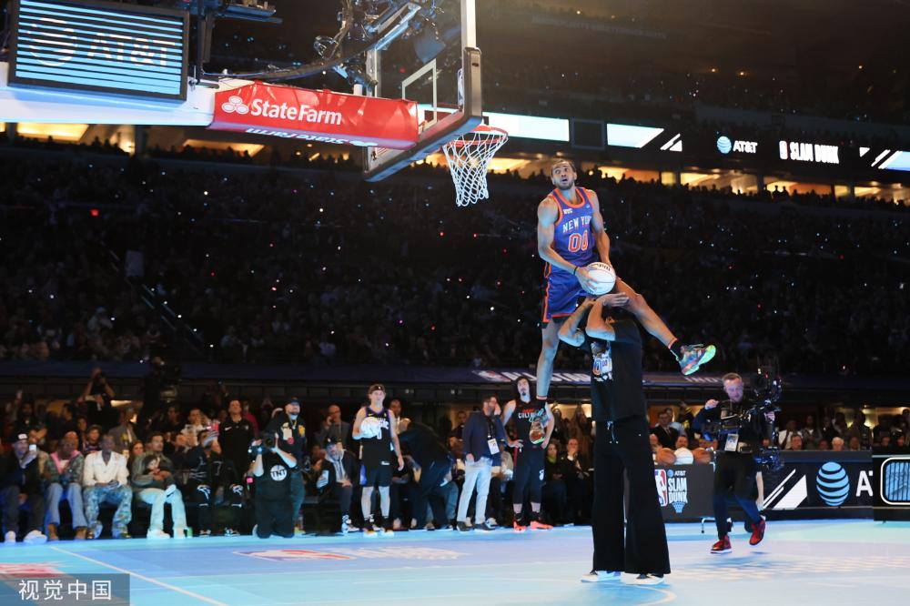 球员频繁进 球员频繁进